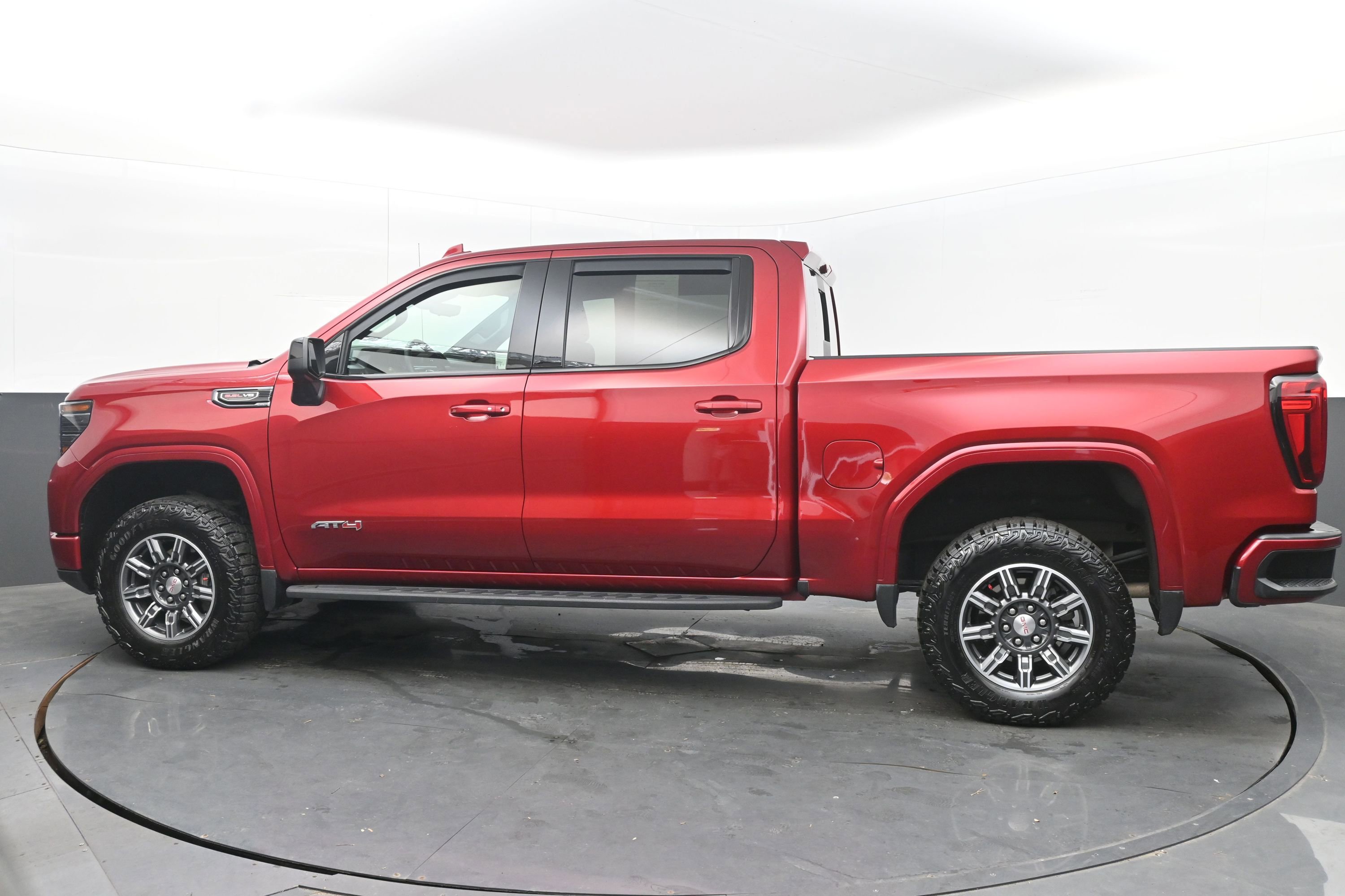 Used 2024 GMC Sierra 1500 AT4 w/ Technology Package image 7