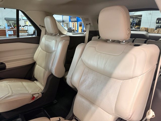 Used 2020 Ford Explorer Platinum w/ Premium Technology Package AWD/4WD image 21