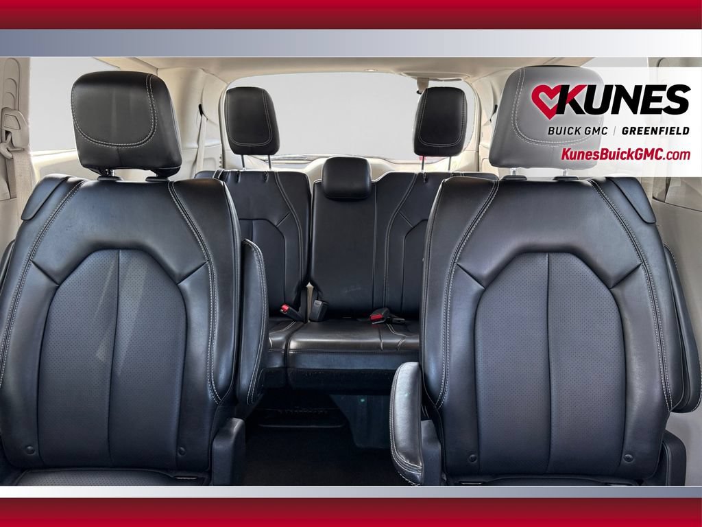 Used 2024 Chrysler Pacifica Touring-L FWD image 22