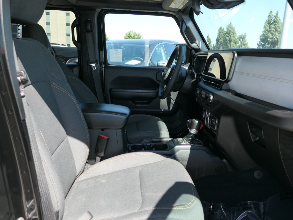 Used 2024 Jeep Wrangler Unlimited AWD/4WD image 25