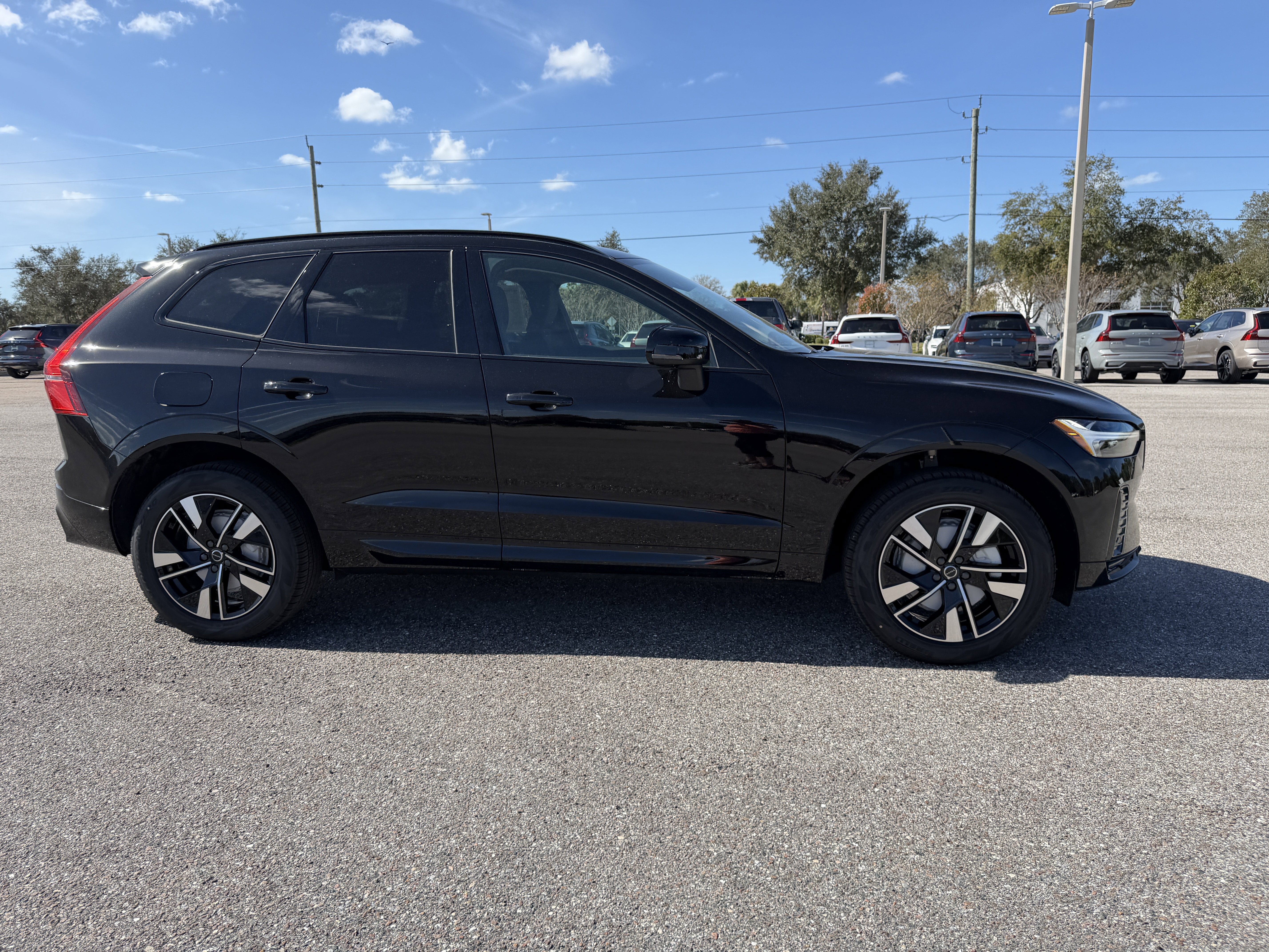 New 2026 Volvo XC60 B5 Core image 2