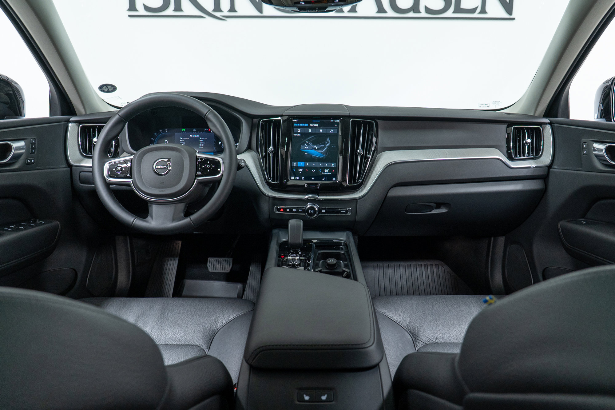 Used 2025 Volvo XC60 T8 Plus w/ Climate Package image 15