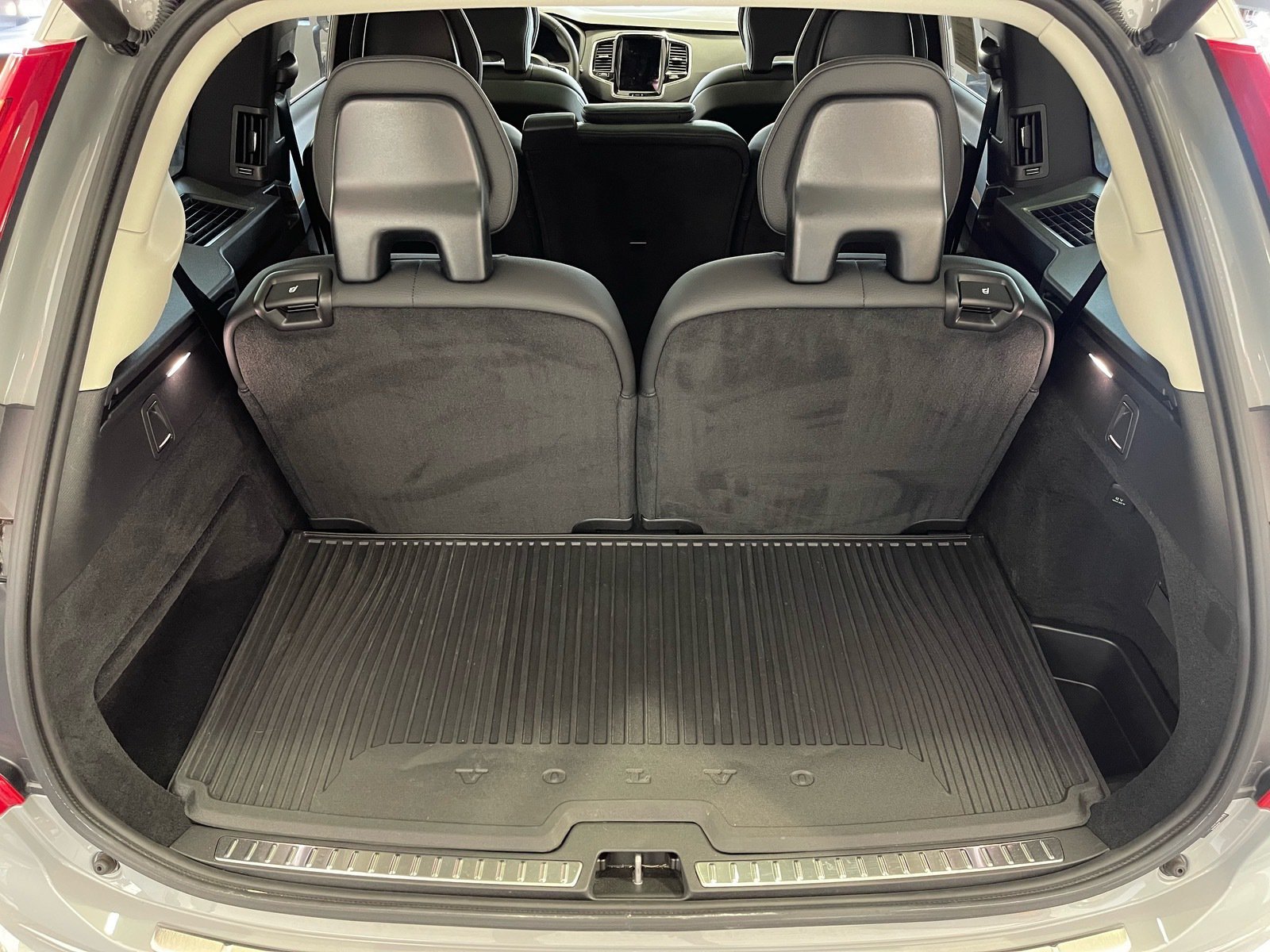 Used 2025 Volvo XC90 T8 Plus w/ Protection Package Premier AWD/4WD image 36