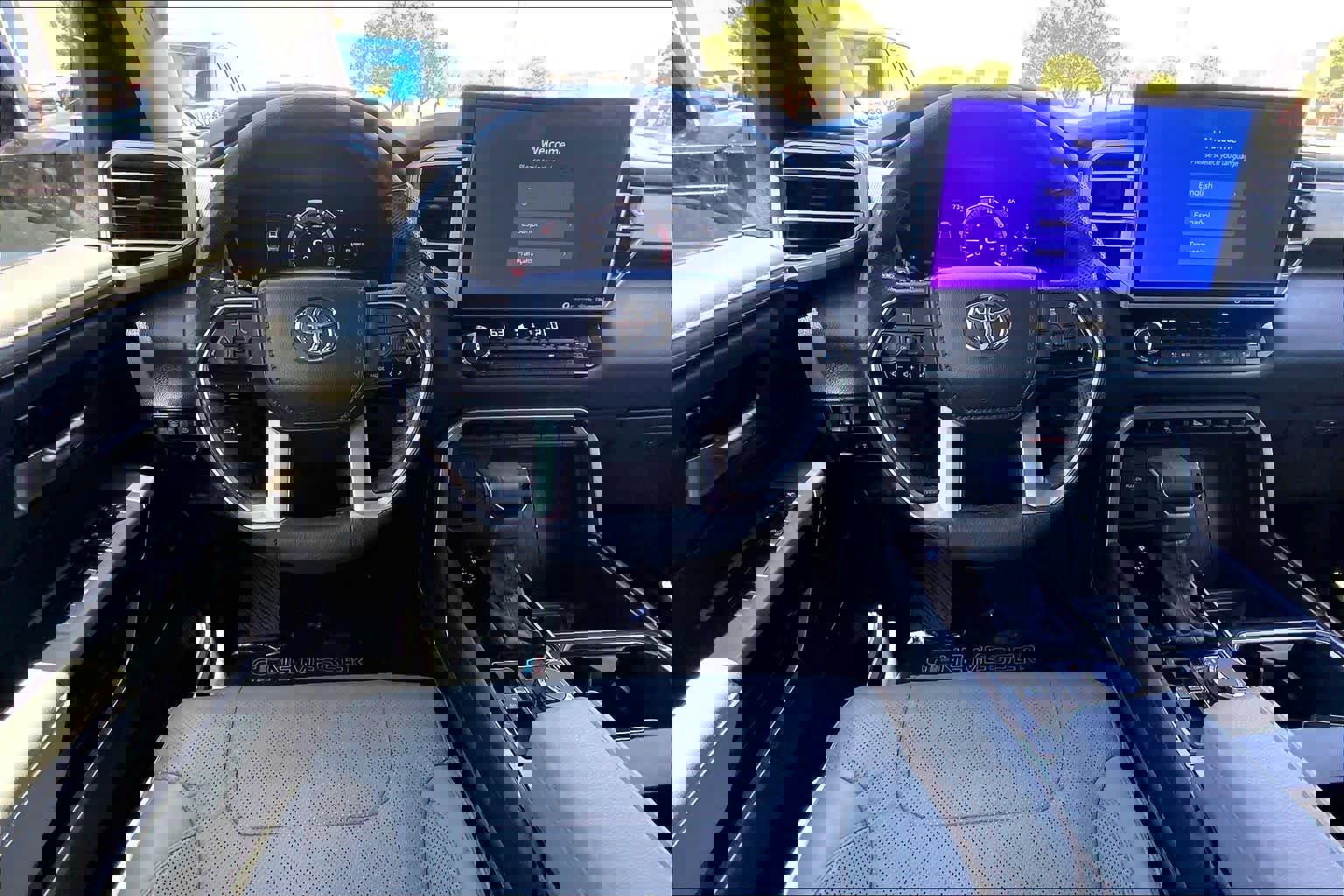 Used 2024 Toyota Tundra Limited w/ Power Package AWD/4WD image 6