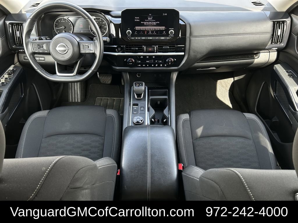 Used 2025 Nissan Pathfinder SV image 10