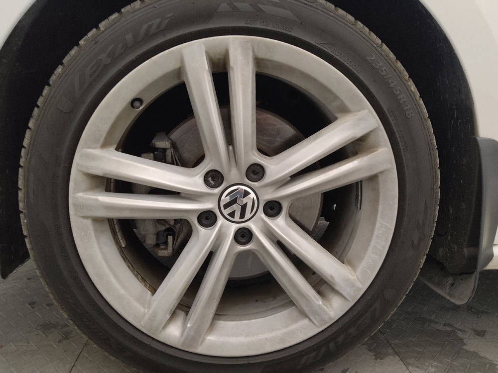 Used 2014 Volkswagen Passat 1.8T SEL Premium image 31