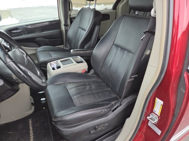 Used 2015 Chrysler Town & Country Touring w/ Driver Convenience Group image 15