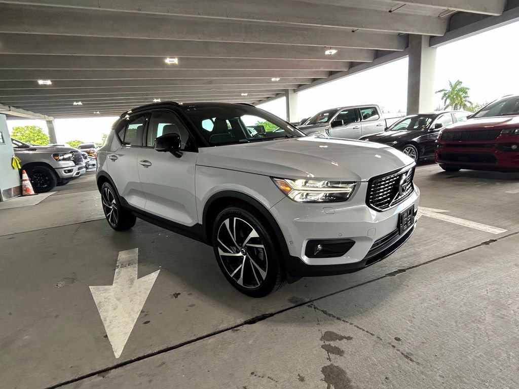Used 2021 Volvo XC40 T5 R-Design w/ Advanced Package AWD/4WD image 7