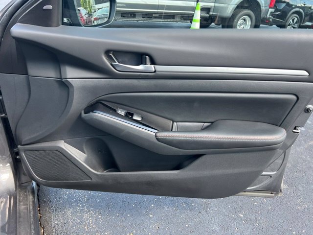 Used 2025 Nissan Altima 2.5 SR w/ SR Premium Package FWD image 30