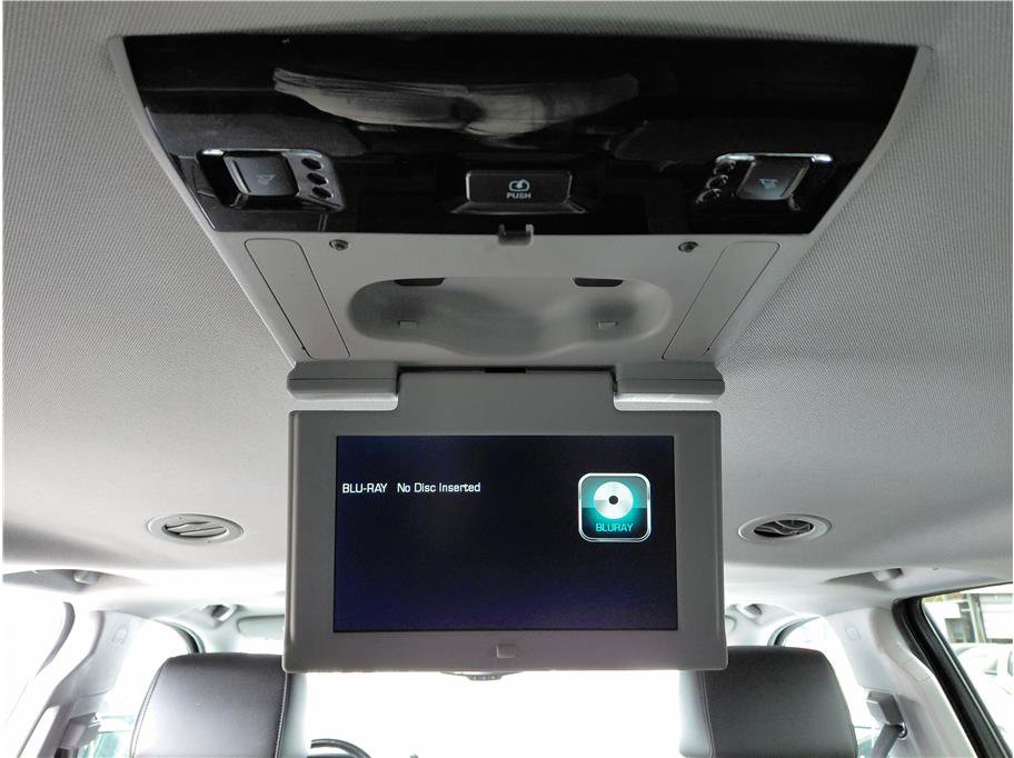 Used 2018 Chevrolet Suburban Premier image 12