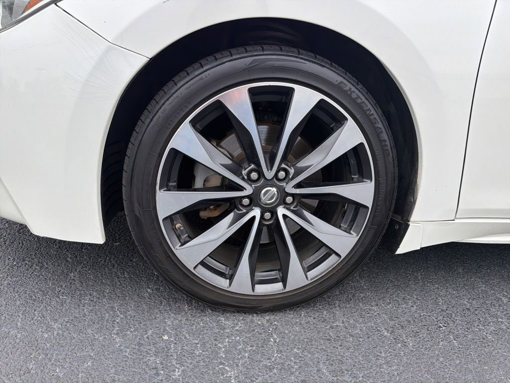 Used 2016 Nissan Maxima SR image 25