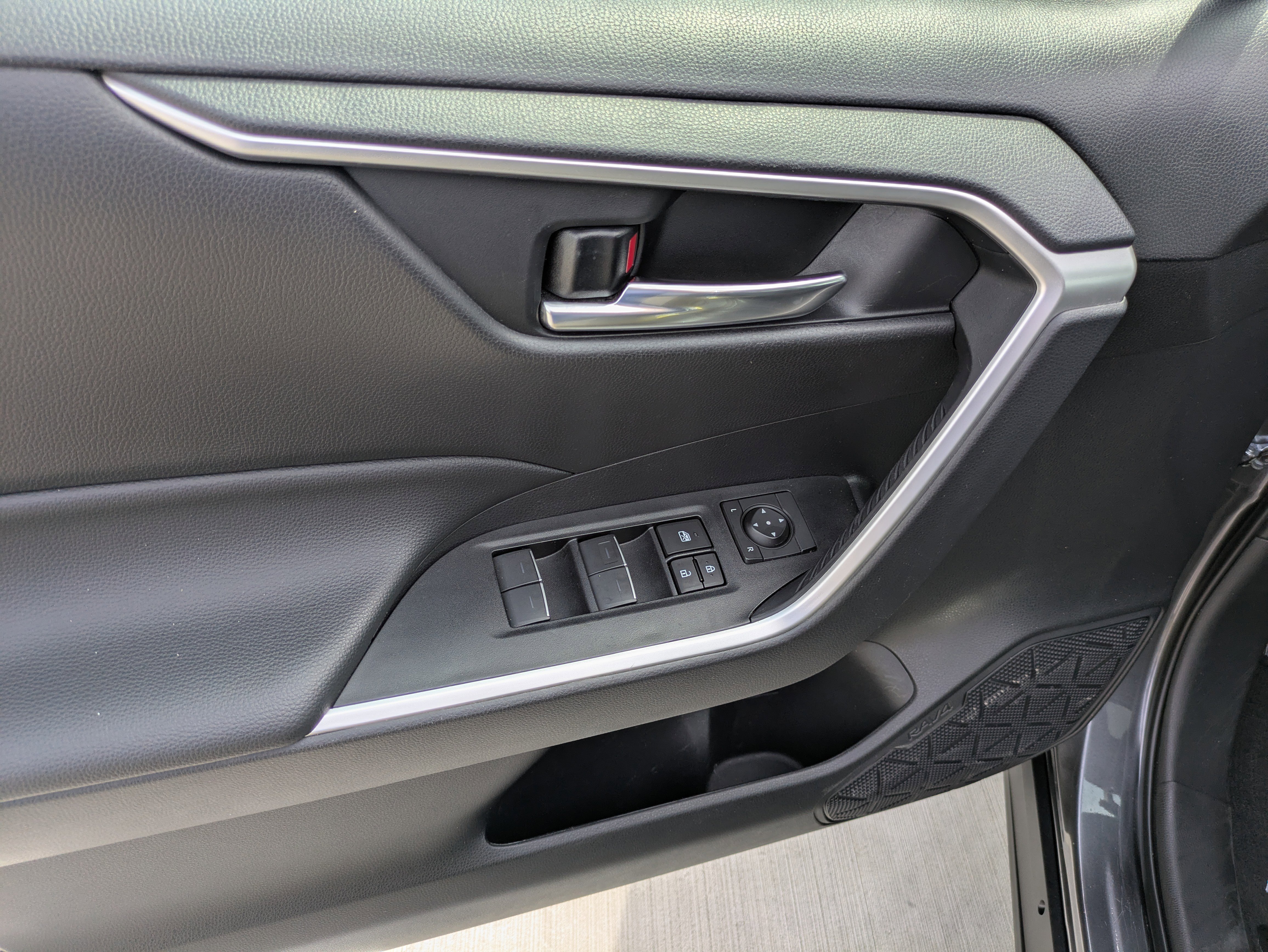 Certified 2024 Toyota RAV4 XLE w/ Convenience Package image 12