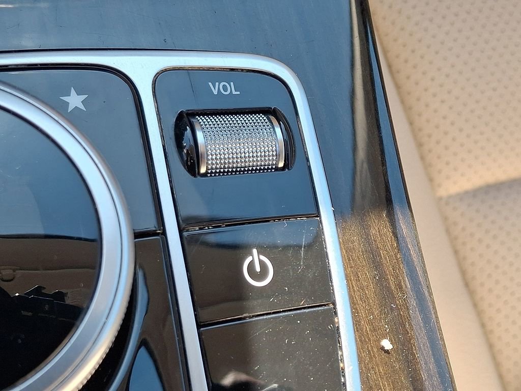 Used 2018 Mercedes-Benz GLC 300 4MATIC image 25