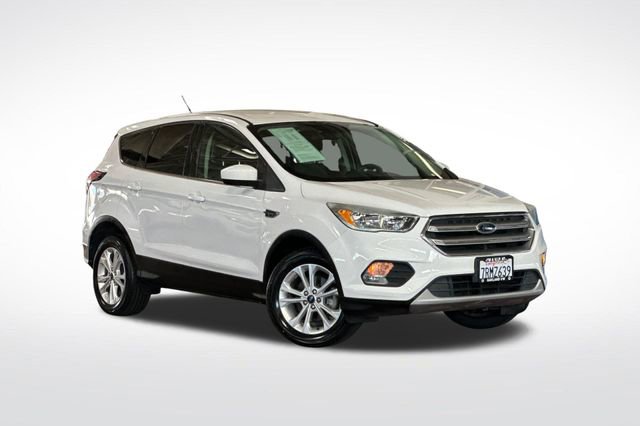 Used 2017 Ford Escape SE image 2