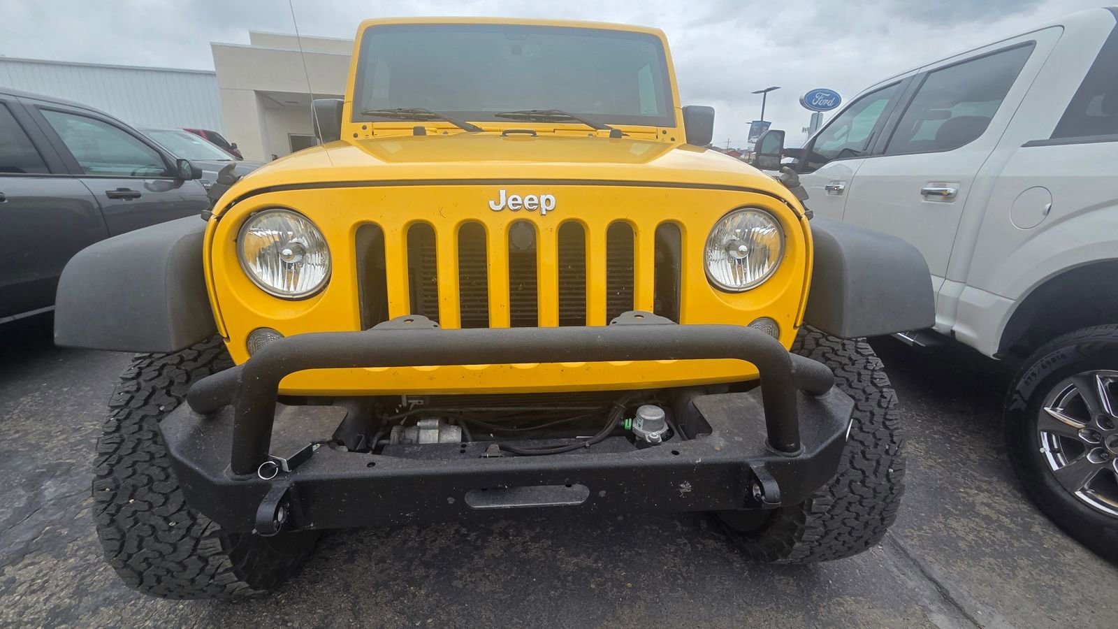 Used 2015 Jeep Wrangler Unlimited Rubicon w/ Connectivity Group image 8