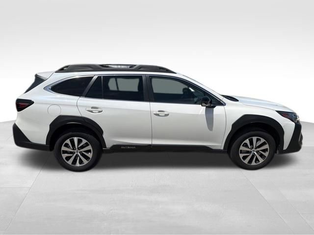 Used 2025 Subaru Outback Premium image 2