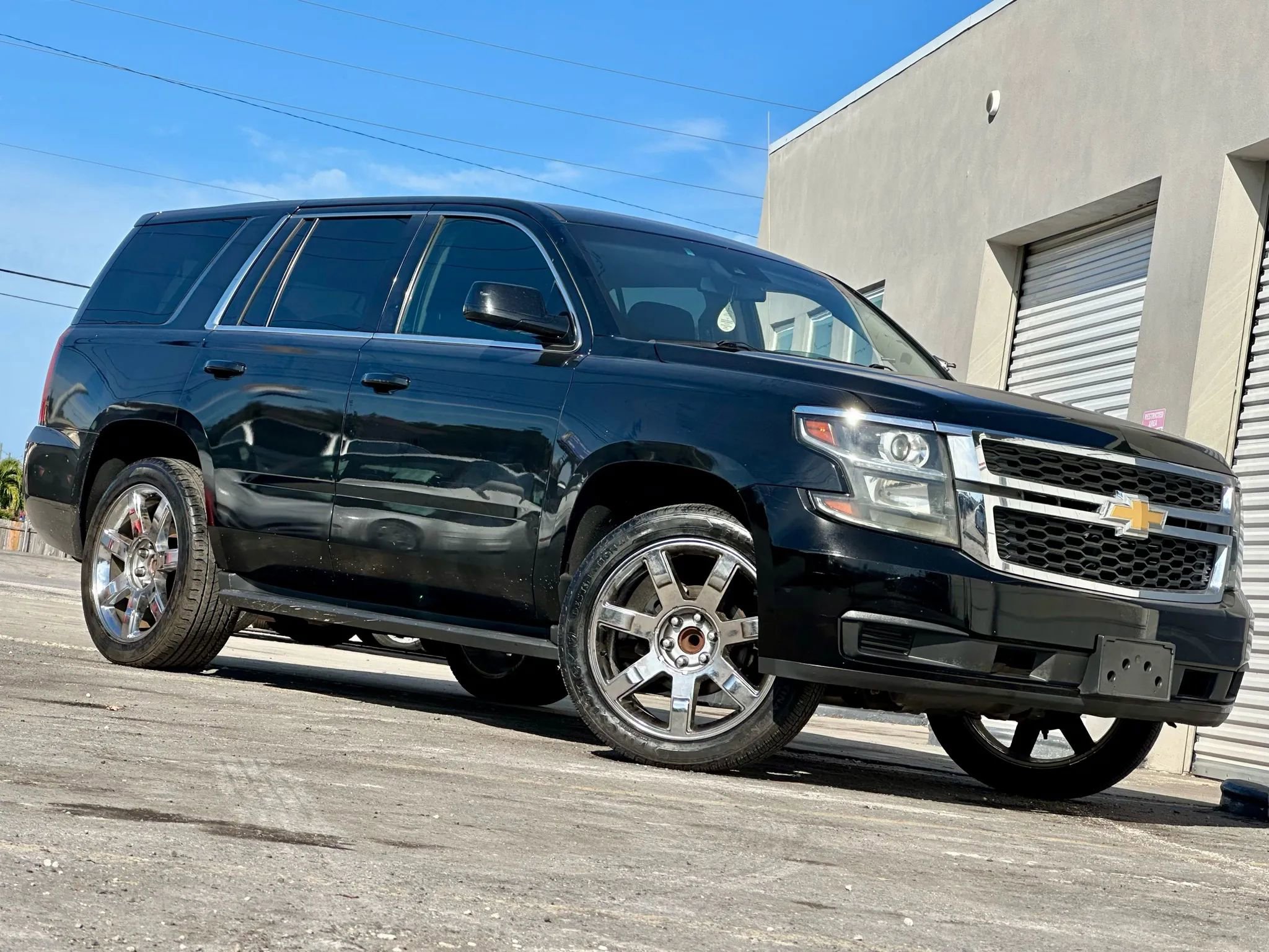 Used 2018 Chevrolet Tahoe 2WD w/ Enhanced Driver Alert Package image 2