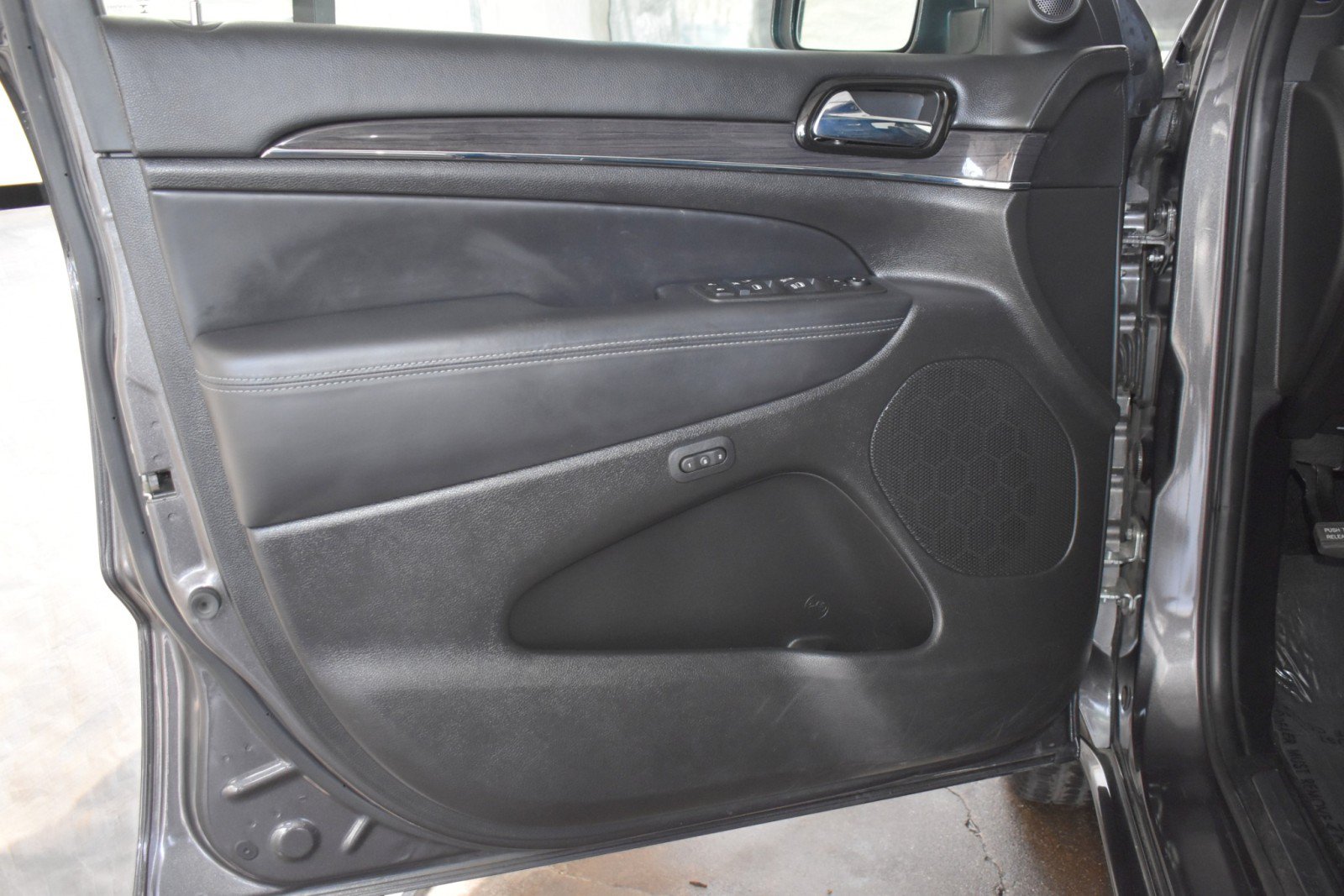 Used 2021 Jeep Grand Cherokee Overland AWD/4WD image 27