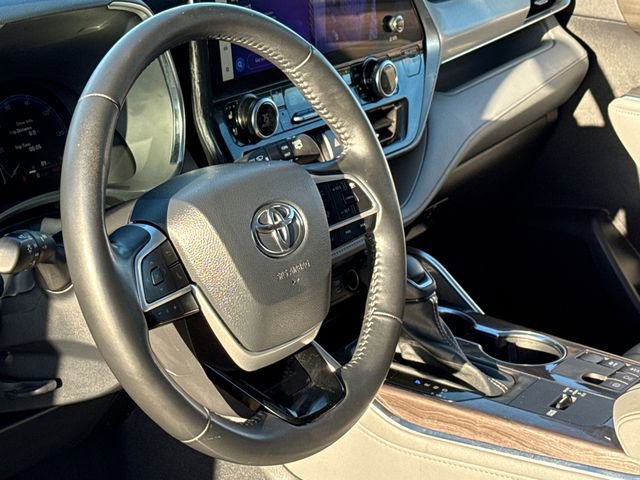 Used 2023 Toyota Highlander Platinum image 20