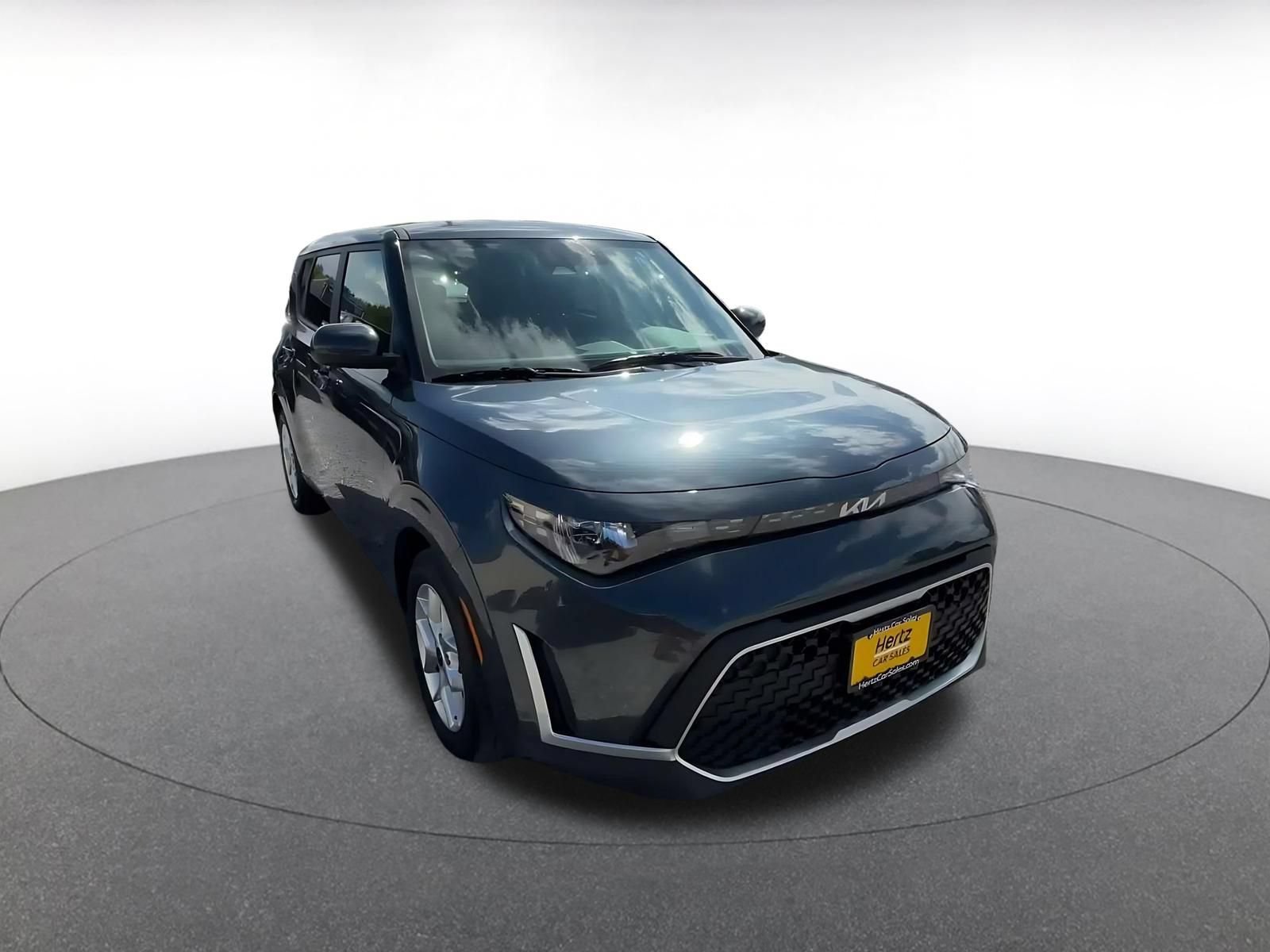 Used 2025 Kia Soul LX w/ LX Technology Package FWD image 3