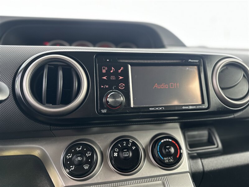 Used 2012 Scion xB FWD image 29