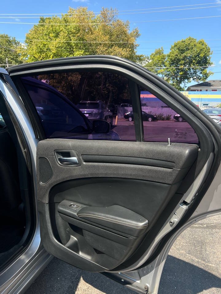 Used 2015 Chrysler 300 S RWD image 16