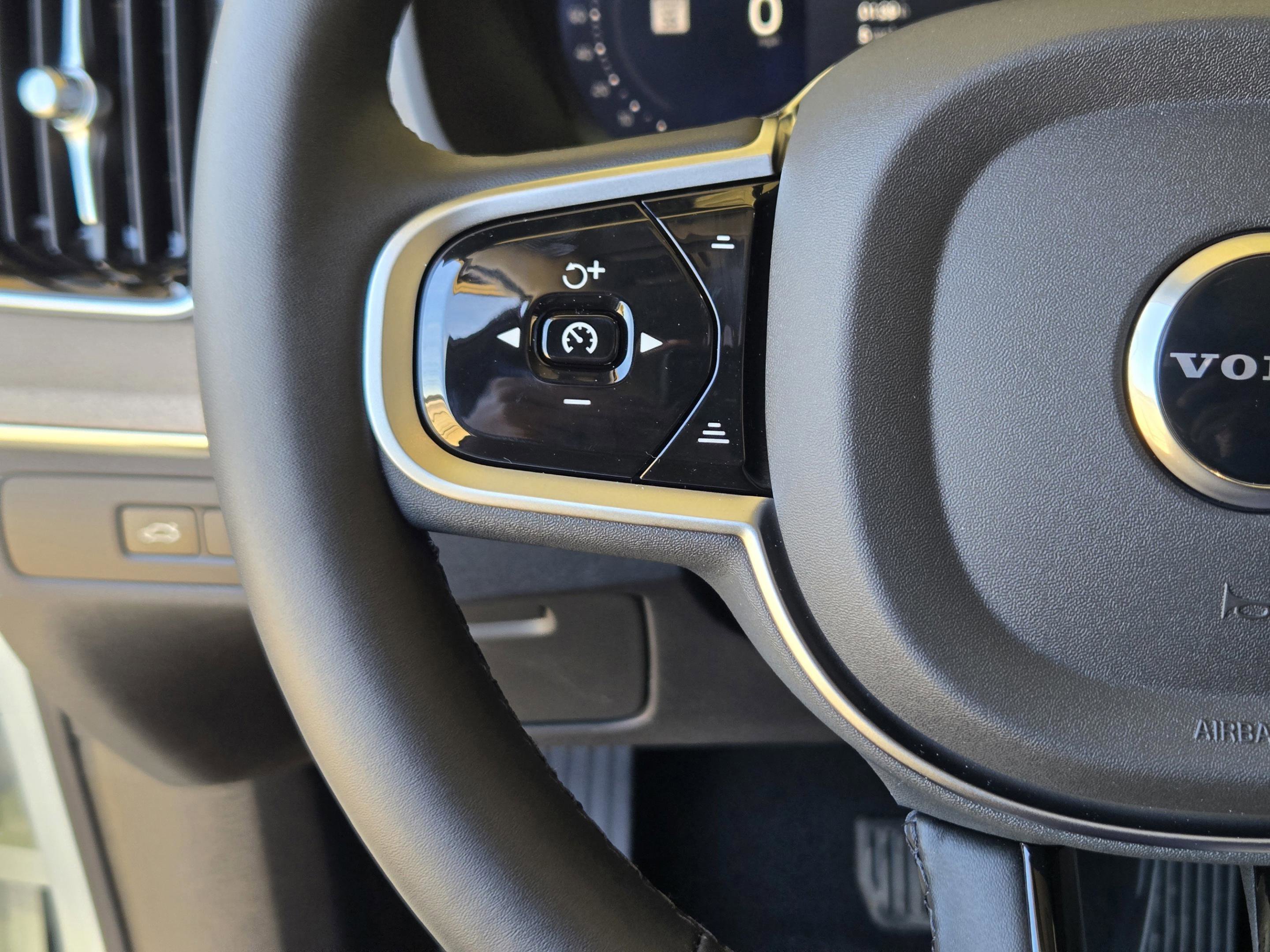 New 2026 Volvo XC90 T8 Plus w/ Protection Package Premier image 24