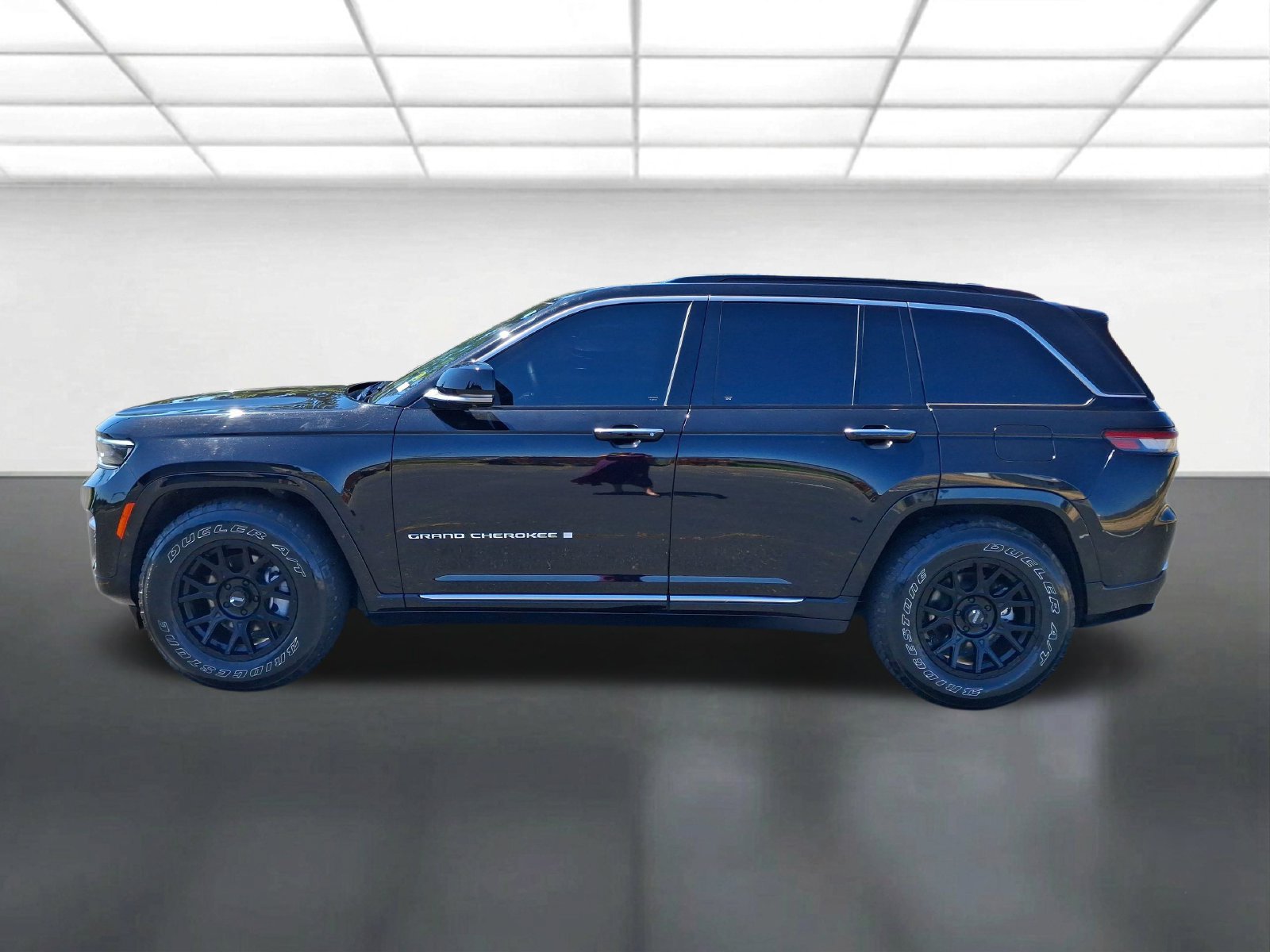 Certified 2025 Jeep Grand Cherokee Summit AWD/4WD image 8