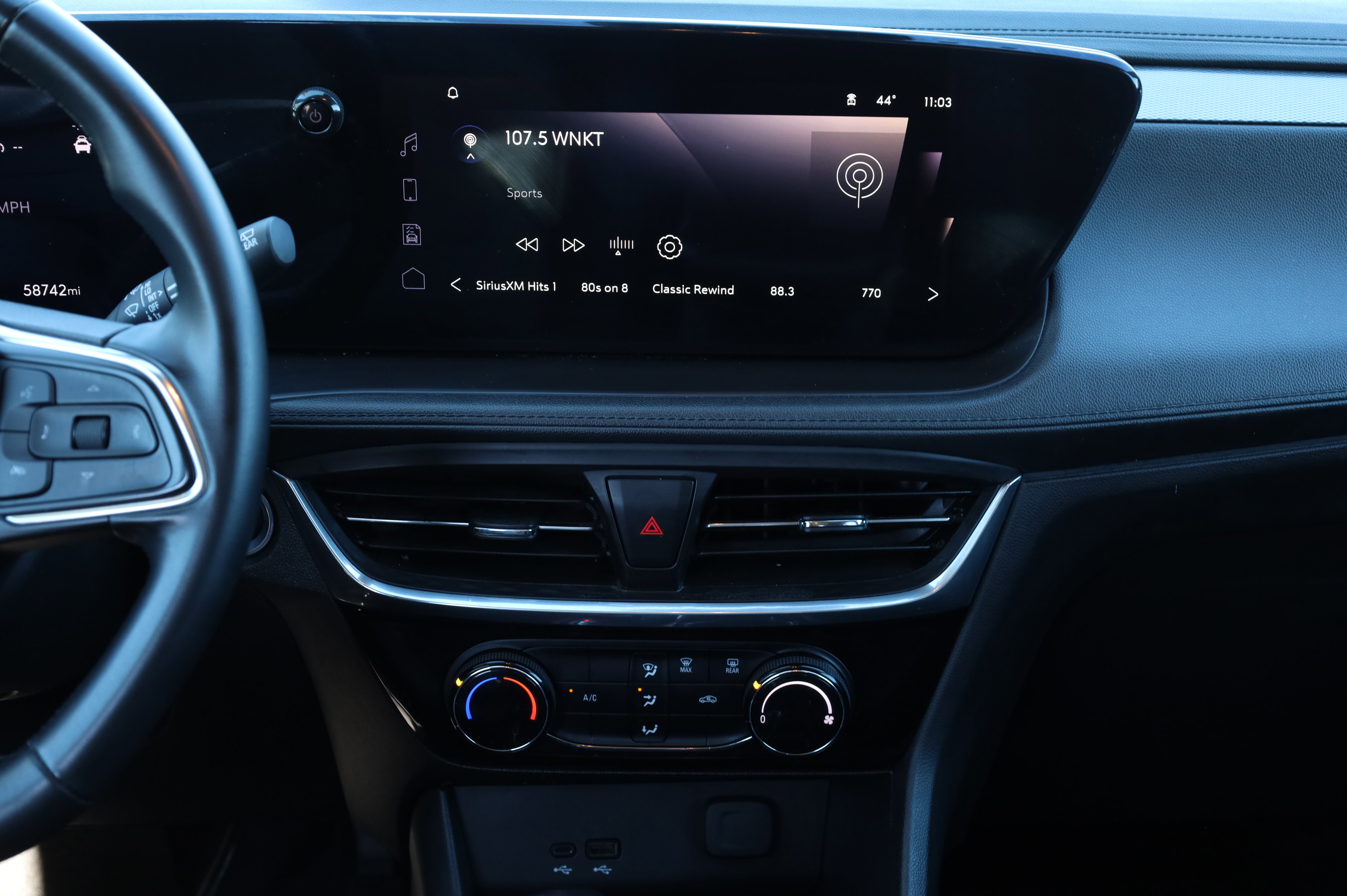 Used 2024 Buick Encore GX Sport Touring image 10