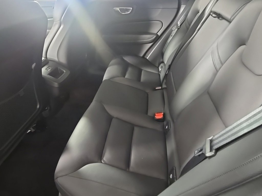 Certified 2023 Volvo XC60 B5 Plus w/ Climate Package image 18
