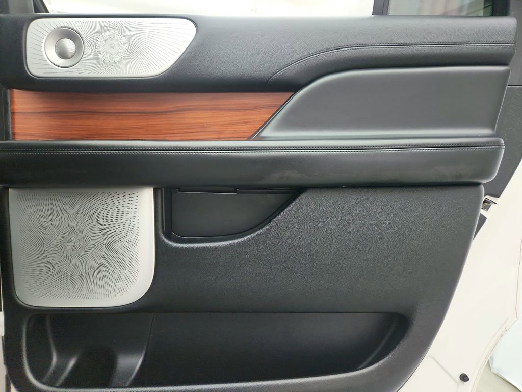 Used 2018 Lincoln Navigator L Reserve w/ Technology Package image 40