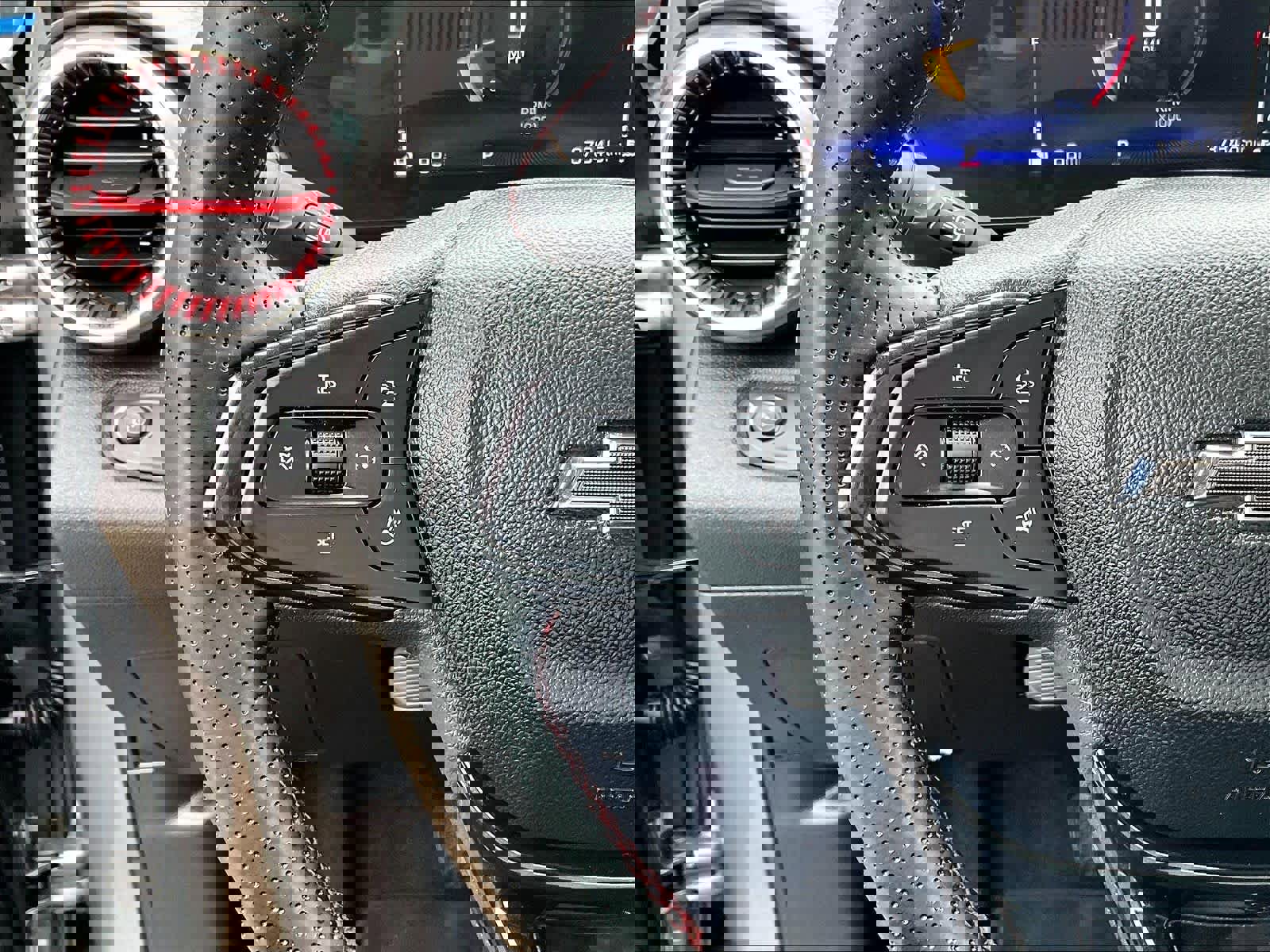 Used 2024 Chevrolet Trax RS w/ Sunroof Package image 24