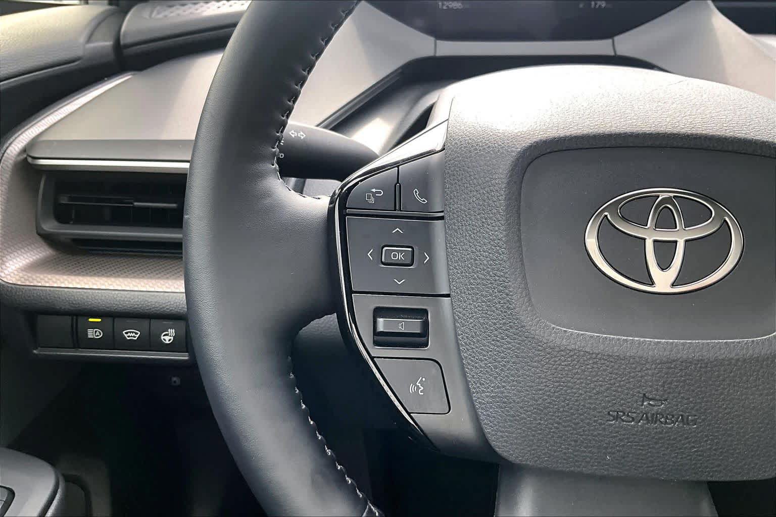 Used 2025 Toyota Prius XLE FWD image 23