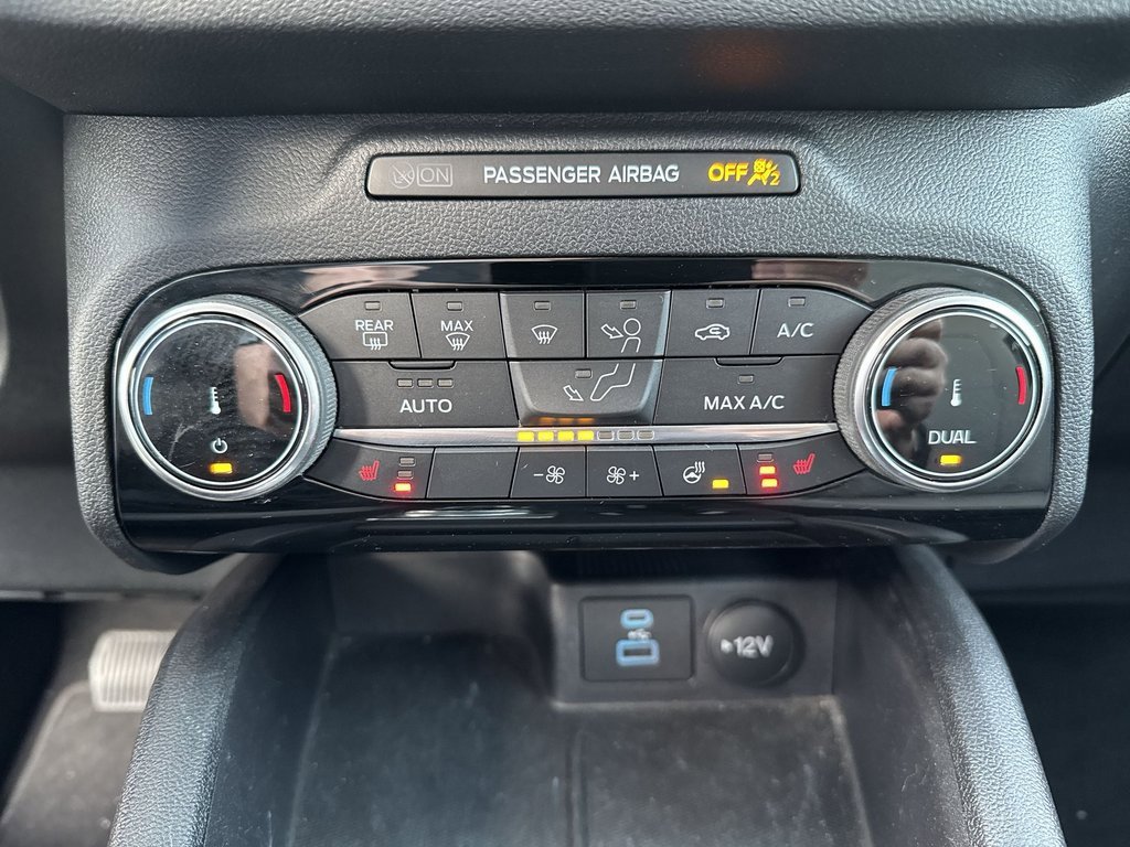 Used 2022 Ford Escape SE w/ SE Sport Appearance Package image 15