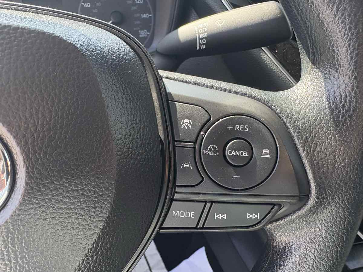 Used 2025 Toyota Corolla LE image 18