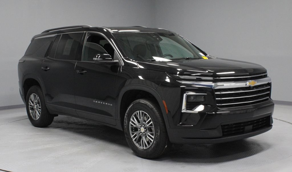 Used 2025 Chevrolet Traverse LT AWD/4WD image 1