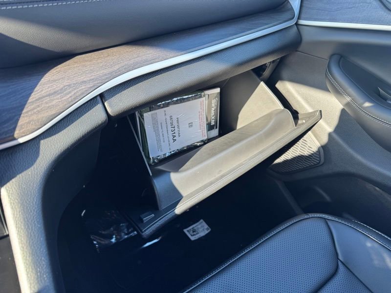 New 2025 Jeep Grand Cherokee Limited w/ Luxury Tech Group II image 26