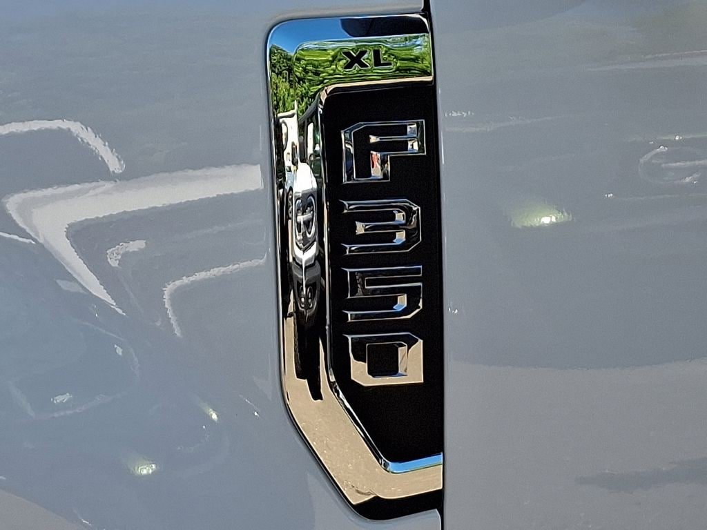 Used 2022 Ford F350 XL w/ Power Equipment Group AWD/4WD image 31