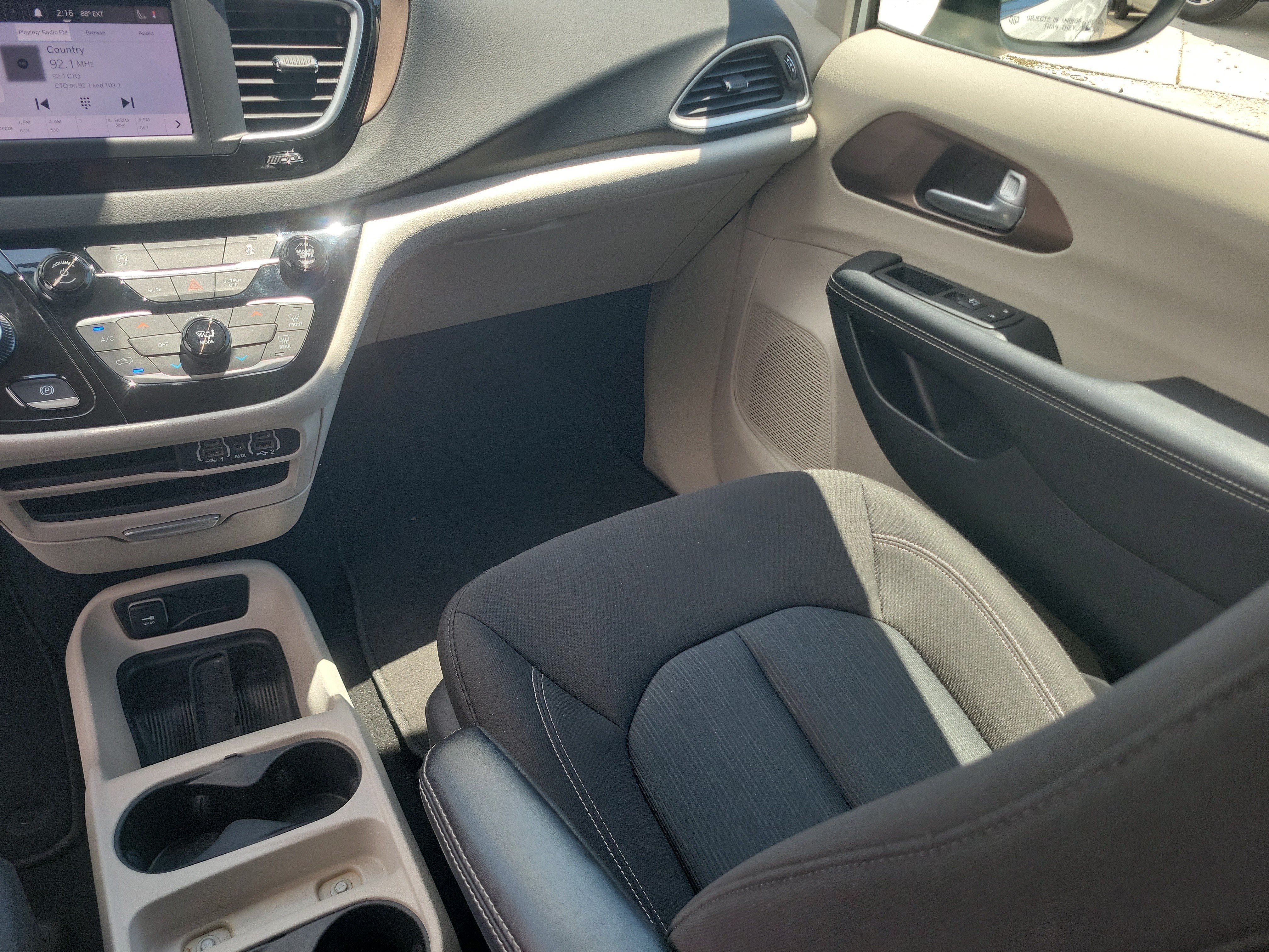 Used 2024 Chrysler Voyager LX FWD image 16