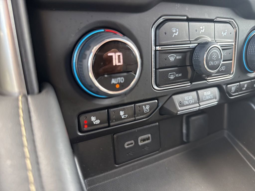Used 2023 Chevrolet Suburban Premier image 24