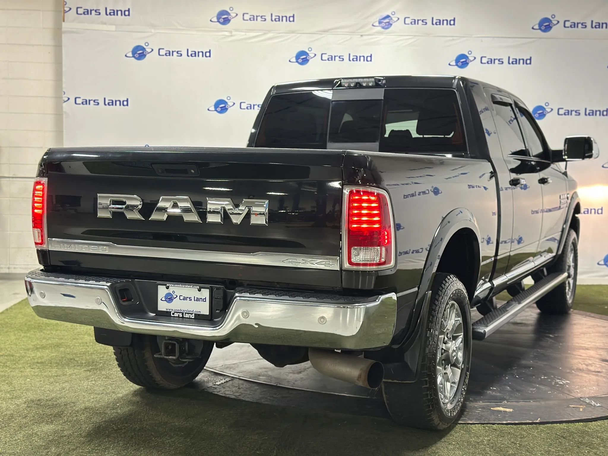 Used 2018 RAM 3500 Laramie Longhorn image 3