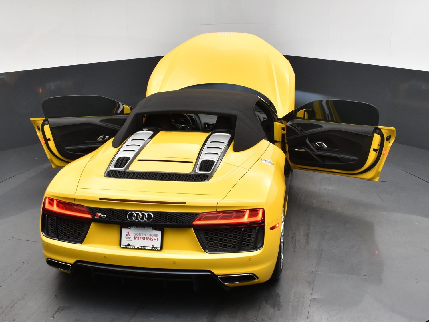 Used 2017 Audi R8 V10 w/ Carbon Exterior Package AWD/4WD image 26
