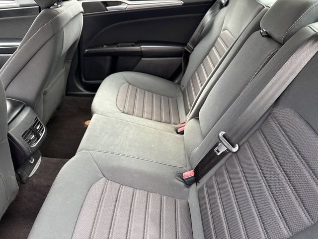 Used 2020 Ford Fusion SE FWD image 17