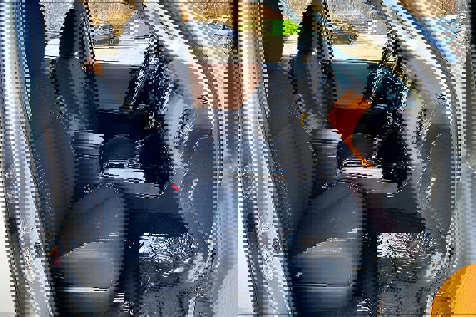 Used 2018 Toyota Tacoma SR5 w/ SR5 Appearance Package (SM) image 9