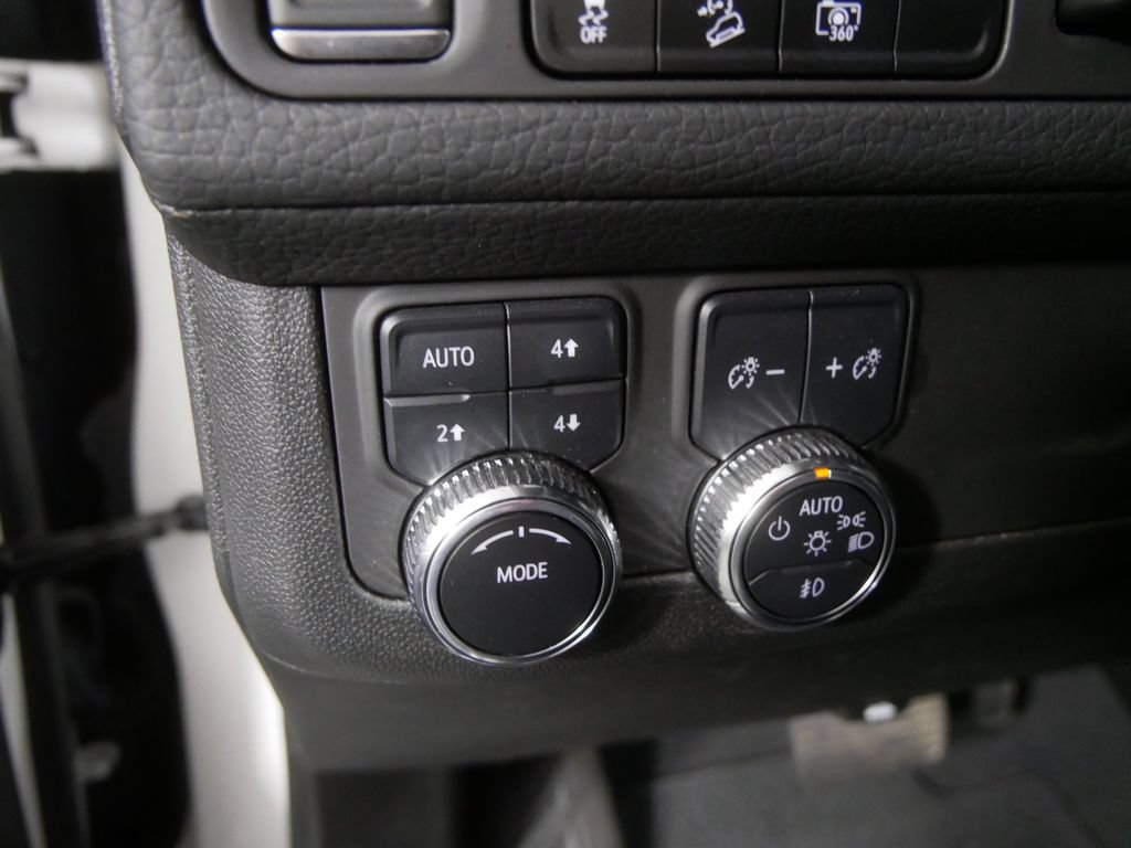 Used 2024 GMC Yukon Denali AWD/4WD image 17