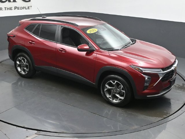Used 2025 Chevrolet Trax LT FWD image 52