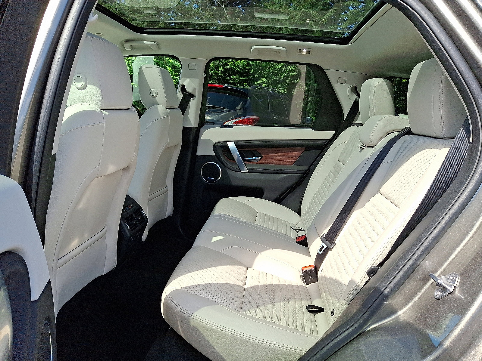 Used 2025 Land Rover Discovery Sport S image 5