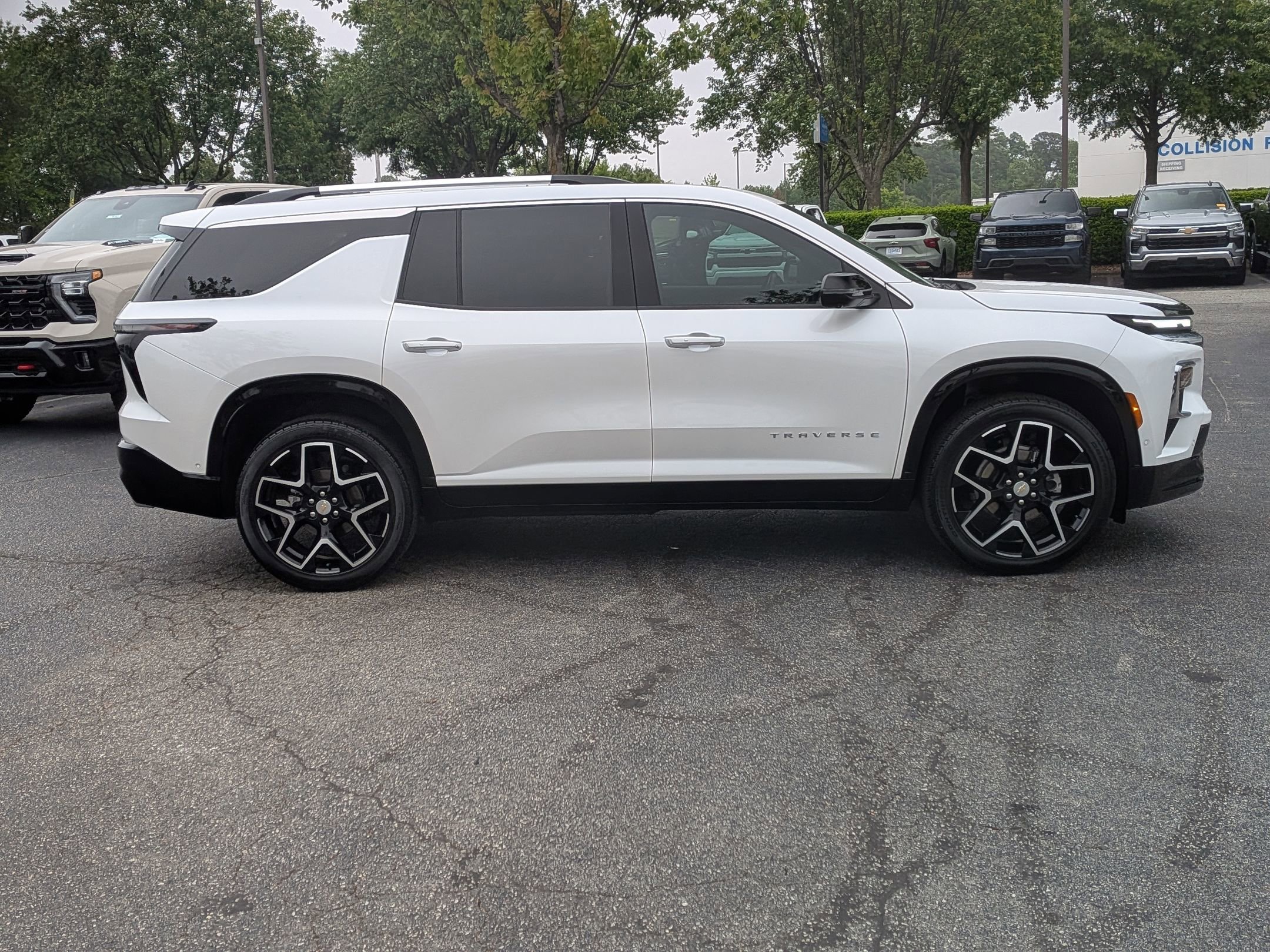 Certified 2025 Chevrolet Traverse High Country w/ LPO, Floor Liner Package FWD image 10