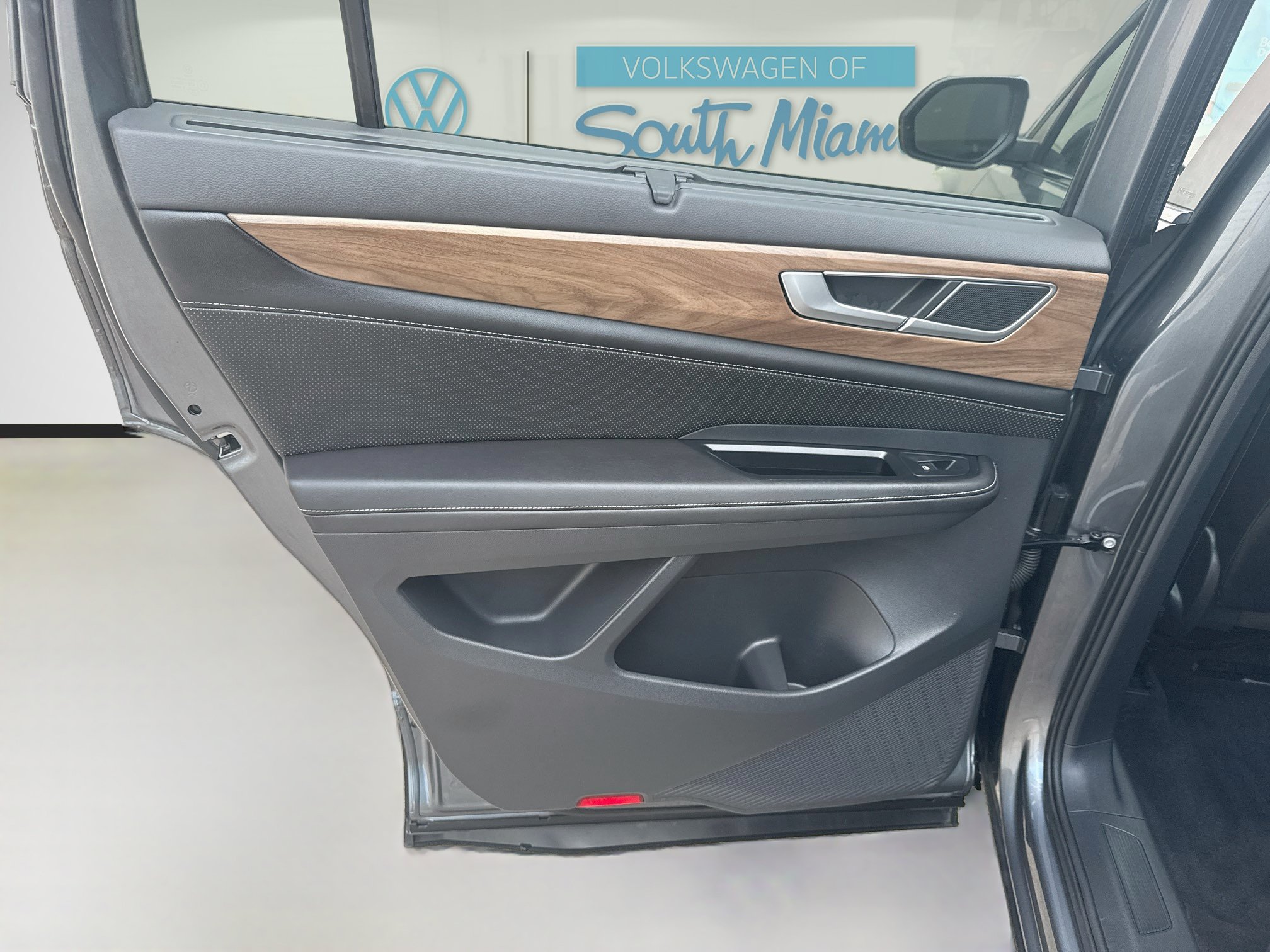 Used 2024 Volkswagen Atlas SE w/ Panoramic Sunroof Package FWD image 25