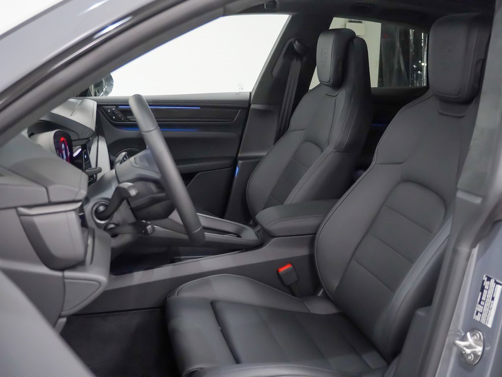 New 2025 Porsche Macan Turbo Electric image 5
